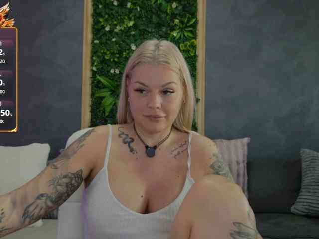 Issa_Jo webcam