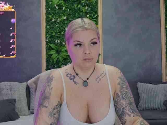 Issa_Jo webcam
