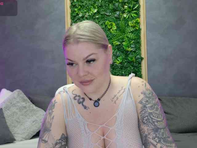 Issa_Jo webcam
