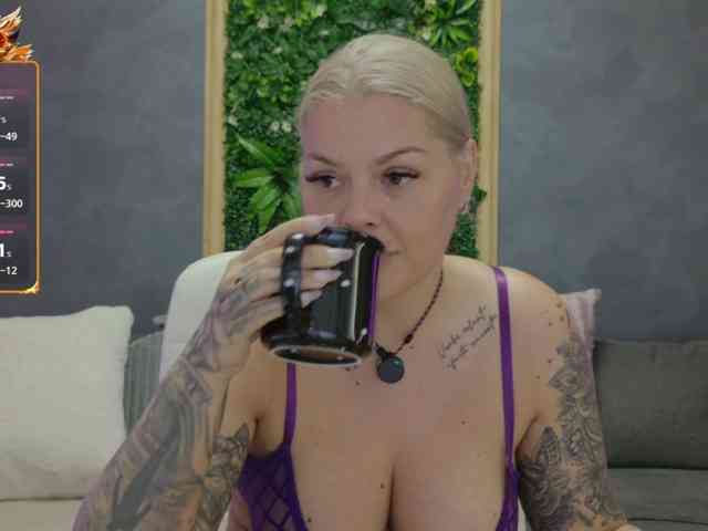 Issa_Jo webcam