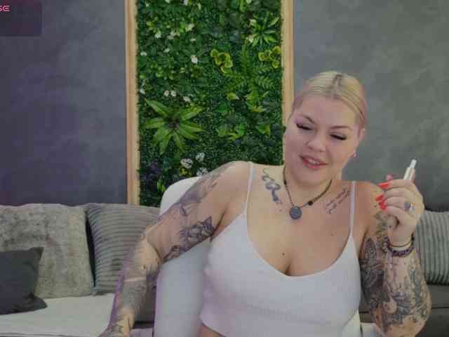 Issa_Jo webcam
