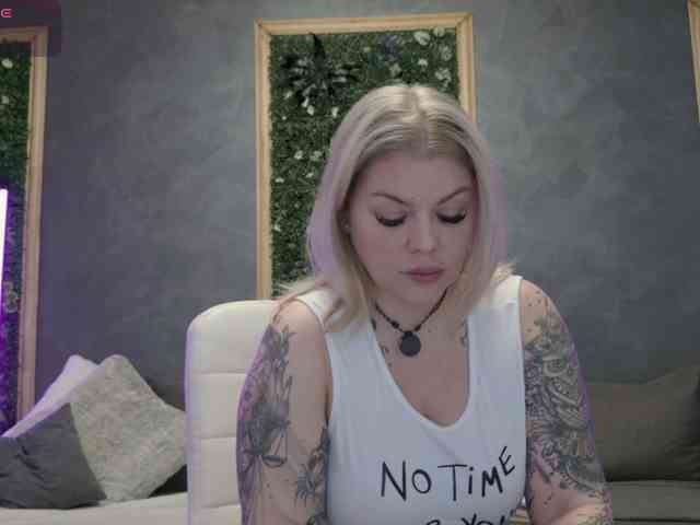 Issa_Jo webcam
