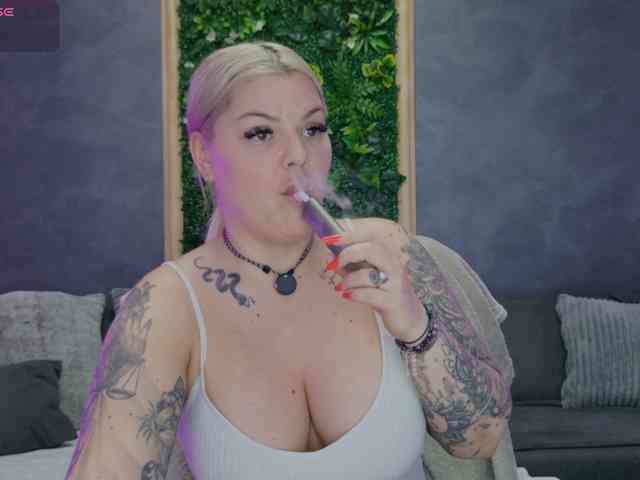 Issa_Jo webcam