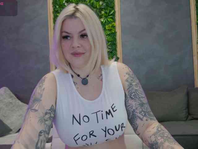Issa_Jo webcam
