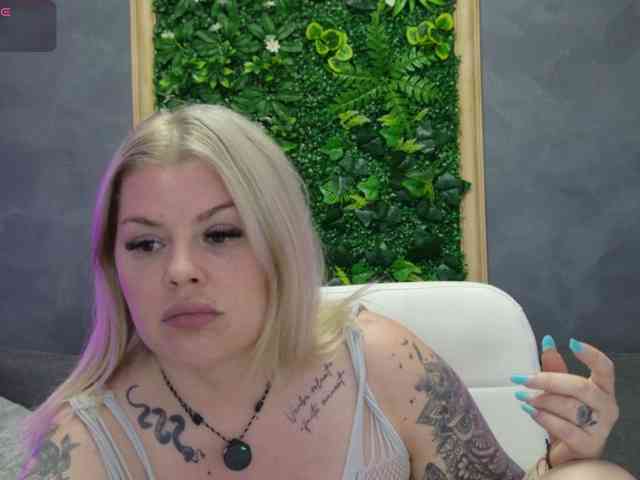 Issa_Jo webcam