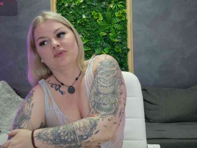 Issa_Jo webcam