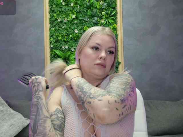 Issa_Jo webcam