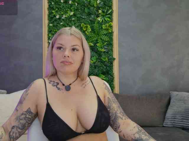 Issa_Jo webcam