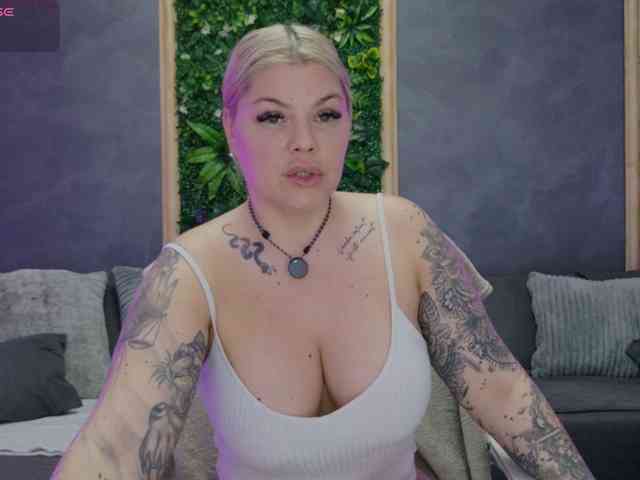 Issa_Jo webcam
