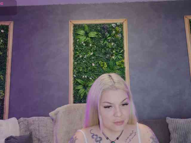 Issa_Jo webcam