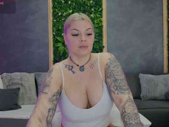 Issa_Jo webcam