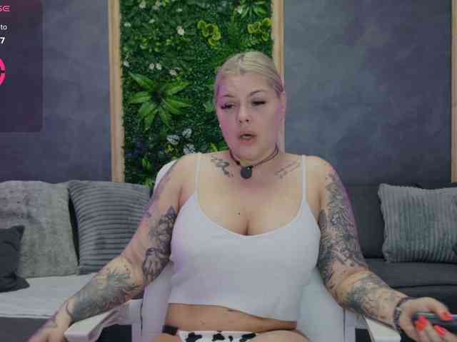 Issa_Jo webcam