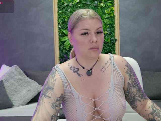 Issa_Jo webcam