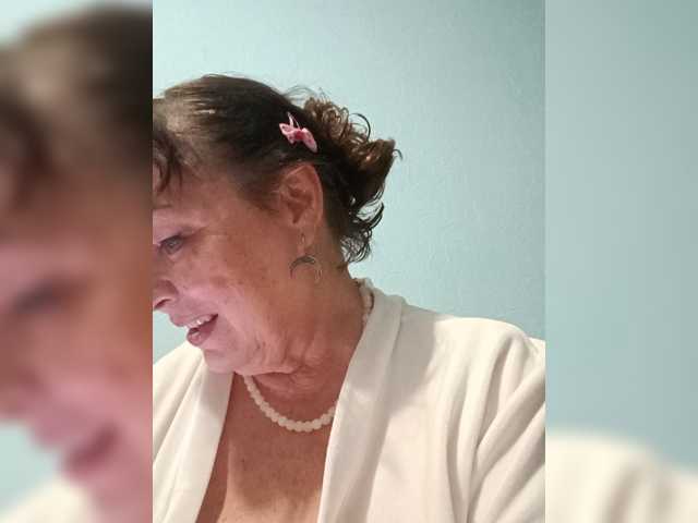 asya18, en directo ahora en BongaCams