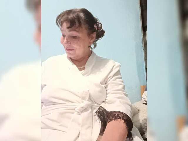 asya18, en directo ahora en BongaCams