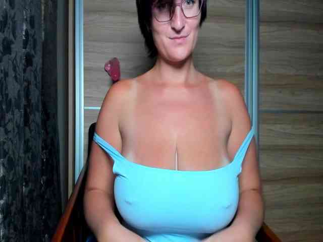 Curvyjules69 webcam