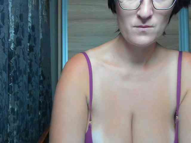 Curvyjules69 webcam
