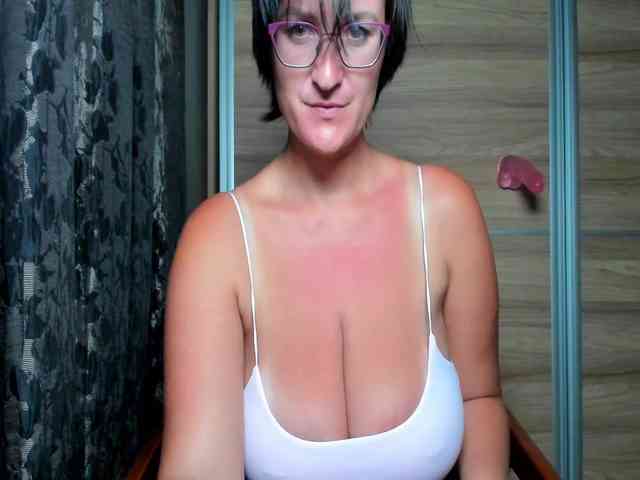 Curvyjules69 webcam