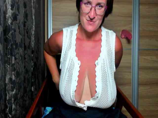 Curvyjules69 webcam