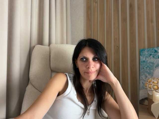 InjaAtHome live cam on BongaCams