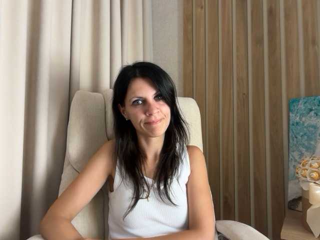 InjaAtHome live cam on BongaCams