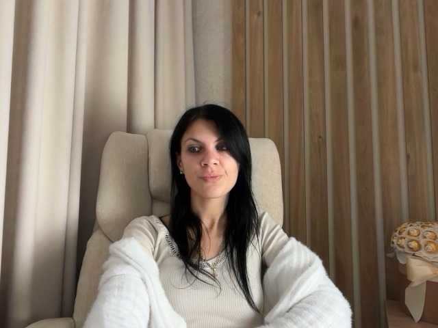 InjaAtHome live cam on BongaCams