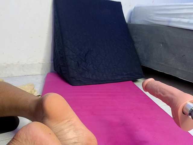 Kloe-Lopez live cam on BongaCams
