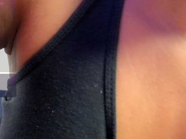 Kloe-Lopez live cam on BongaCams