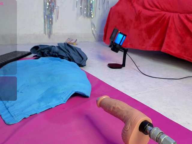 Kloe-Lopez live cam on BongaCams