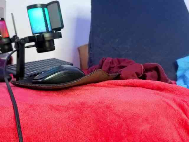 Kloe-Lopez webcam