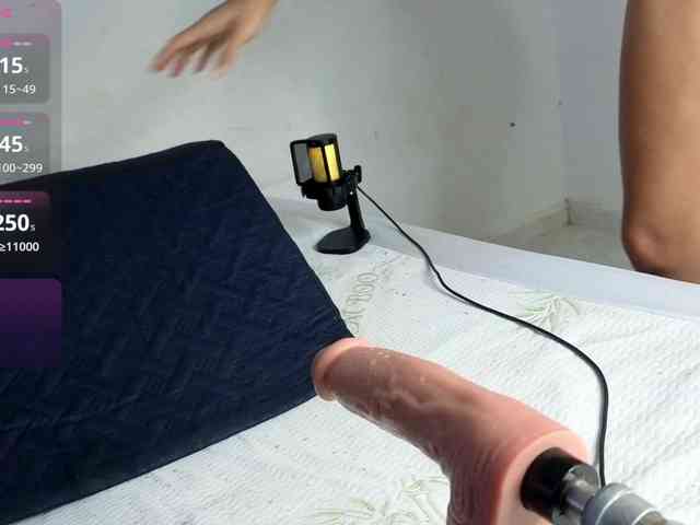 Kloe-Lopez webcam