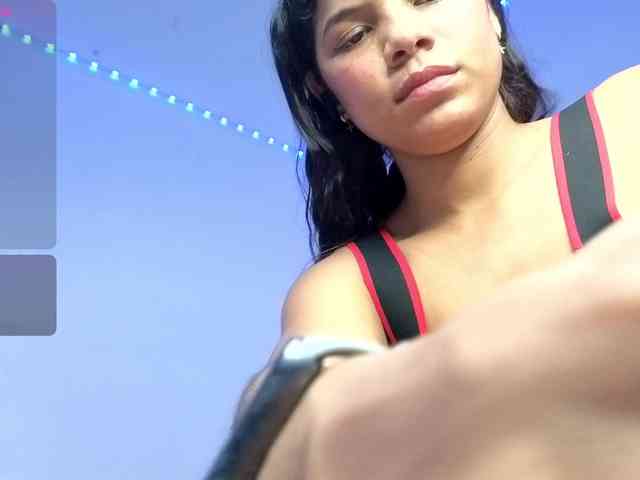 Kloe-Lopez webcam