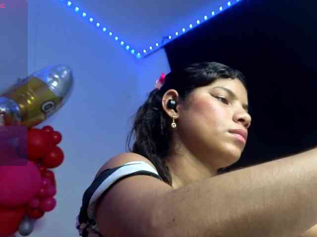 Kloe-Lopez webcam