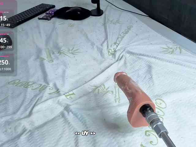 Kloe-Lopez webcam