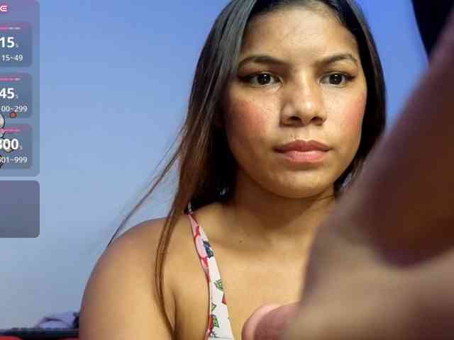 Kloe-Lopez webcam
