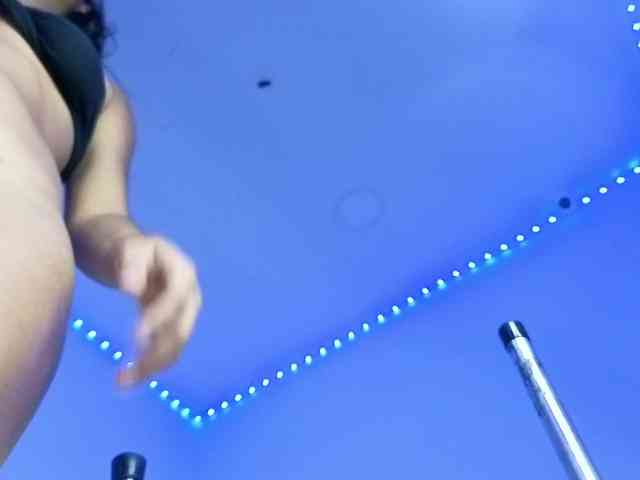 Kloe-Lopez webcam