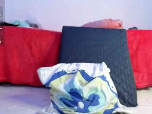Kloe-Lopez webcam