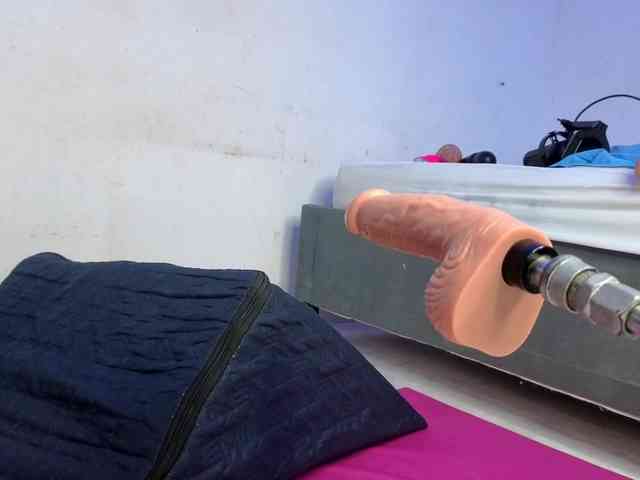 Kloe-Lopez webcam