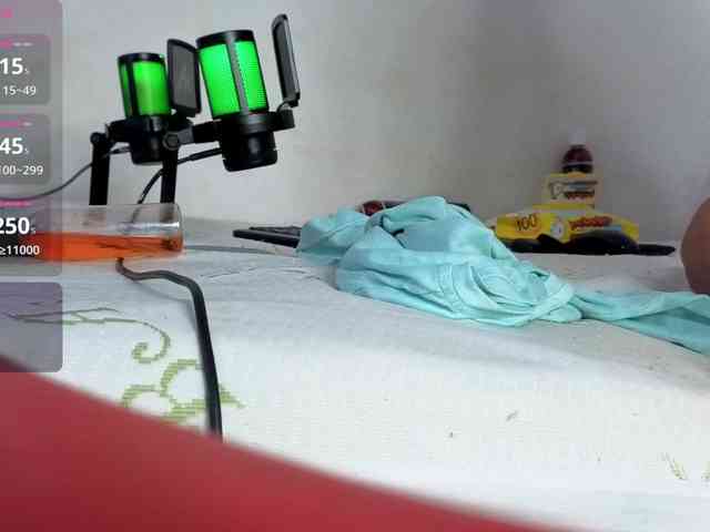 Kloe-Lopez webcam
