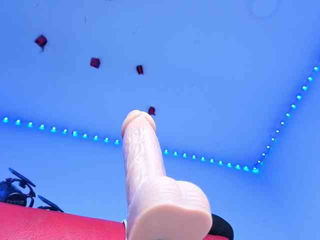 Kloe-Lopez webcam