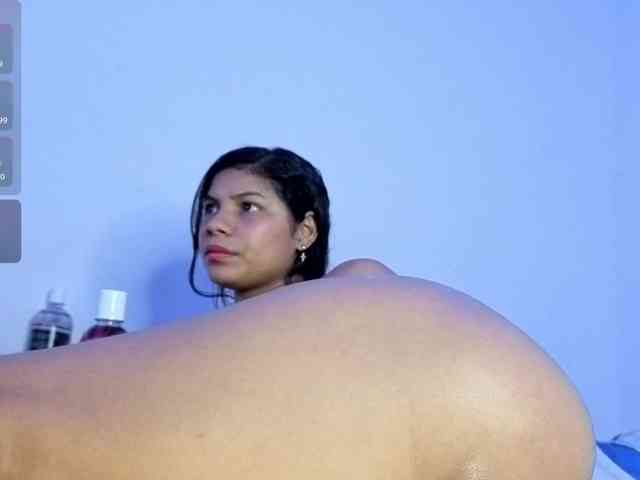 Kloe-Lopez webcam