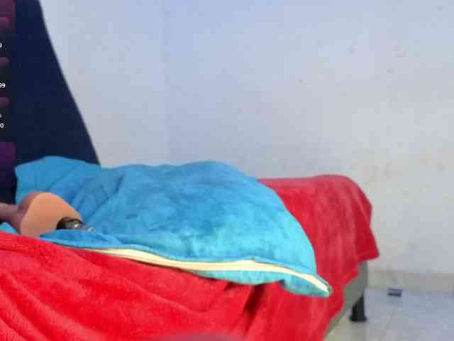 Kloe-Lopez webcam