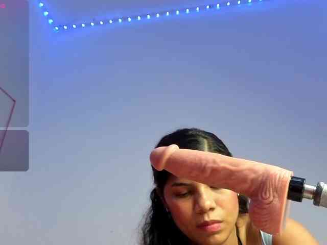 Kloe-Lopez webcam