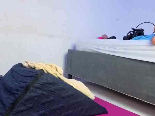 Kloe-Lopez webcam