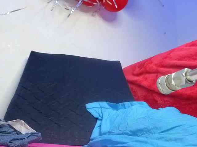 Kloe-Lopez webcam