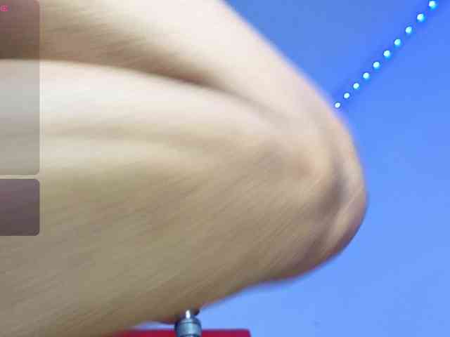 Kloe-Lopez webcam