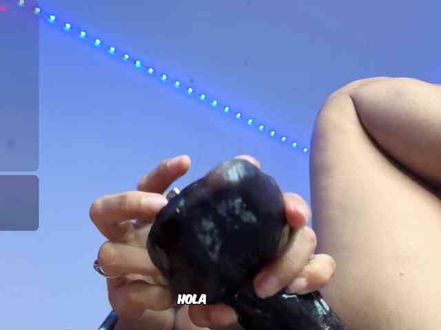 Kloe-Lopez webcam