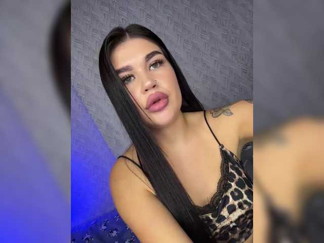 suchka-black- live webcam show