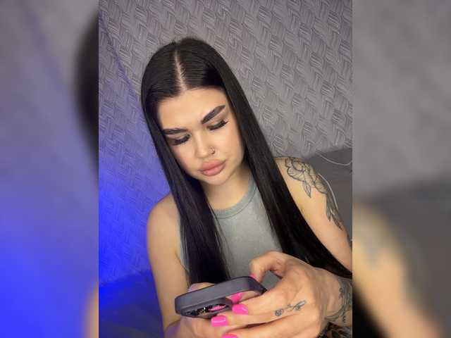 suchka-black- cam belle