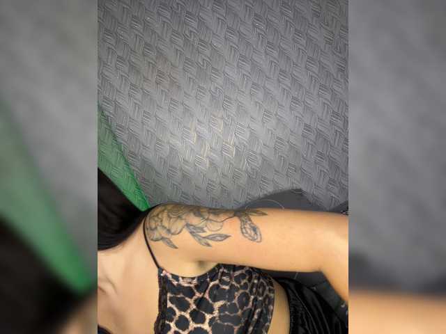 suchka-black- live sex show